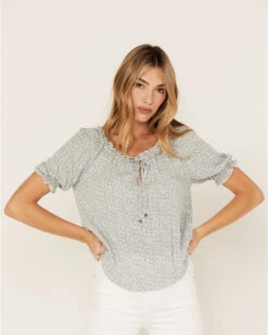 Jolt Women's Ditsy Floral Print Short Puff Sleeve Ruffle Shirt